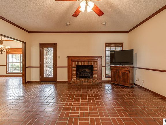 2nd image of 104 Towering Oaks Cir