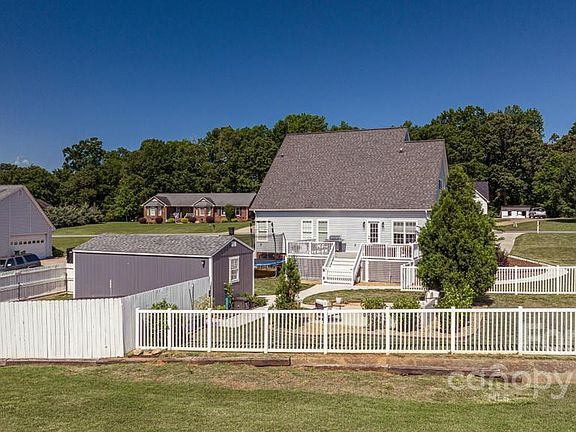 3rd image of 119 Sir Gregory Dr