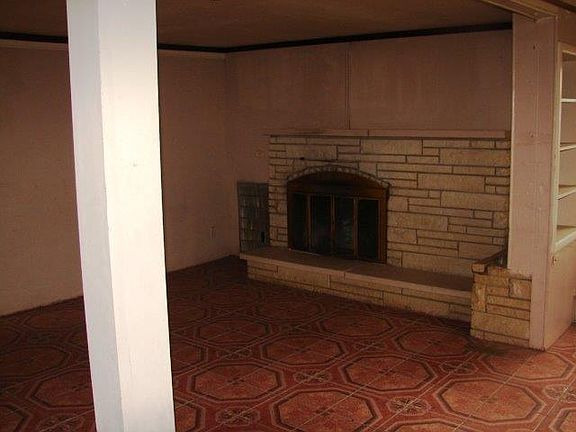 3rd image of 211 S Roosevelt Ave