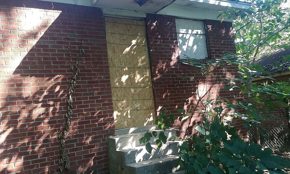 1st image of 225 W Dison Ave
