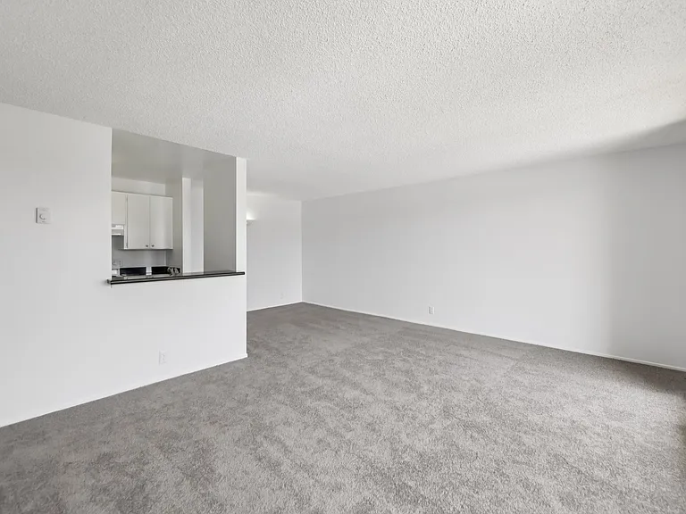 Lakewood Apartments At Lake Merced — Photo 7