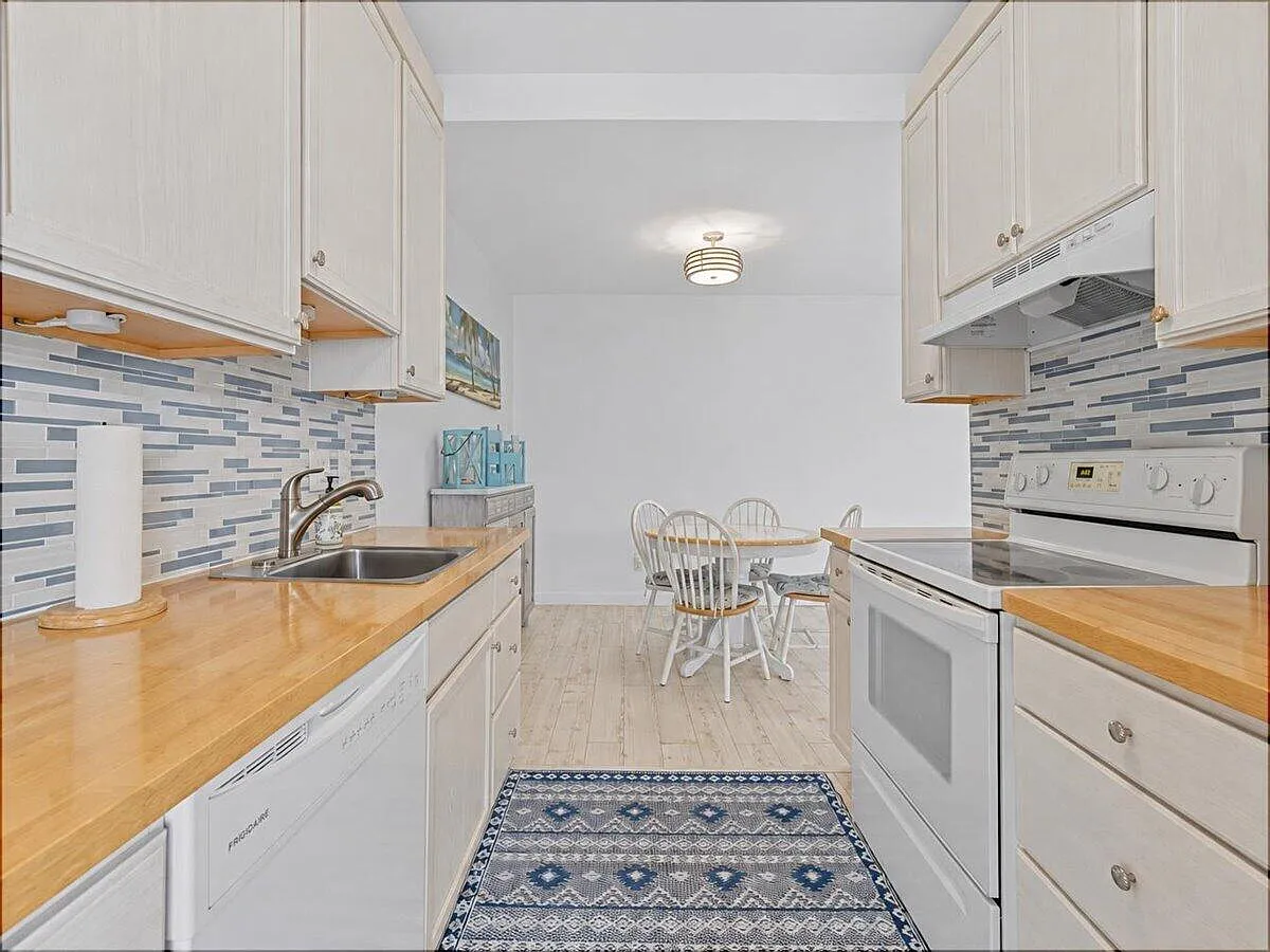 2 bed, 1.0 bath, 880 sqft, $2,150 — Photo 4