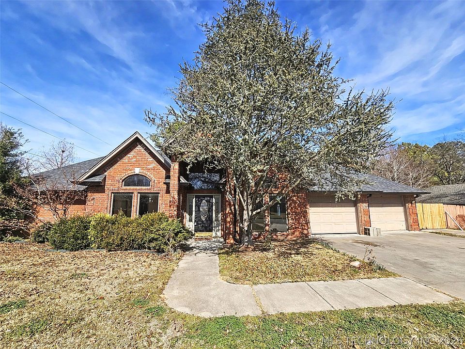 1st image of 502 W 3rd Pl