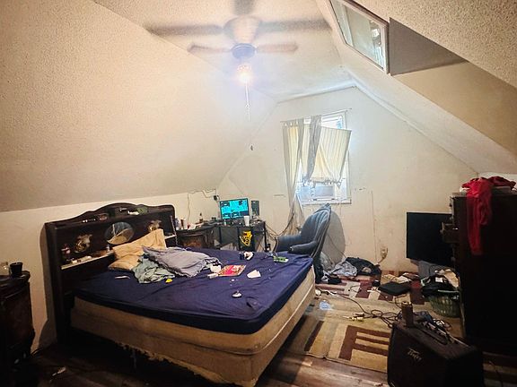2nd image of 420 Temple Ave S