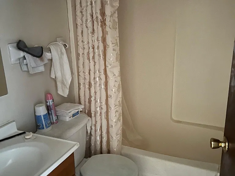101 Sanders Ct #4 — Photo 8