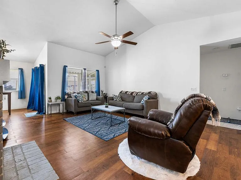 1664 E Avenue J — Photo 15