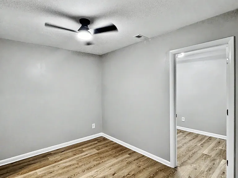 274 Mariners Cir — Photo 38