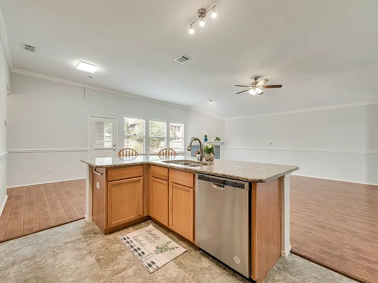 1004 Trickham Dr — Photo 9