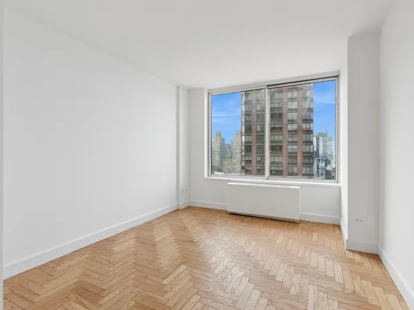 200 Riverside Boulevard image 9 of 12