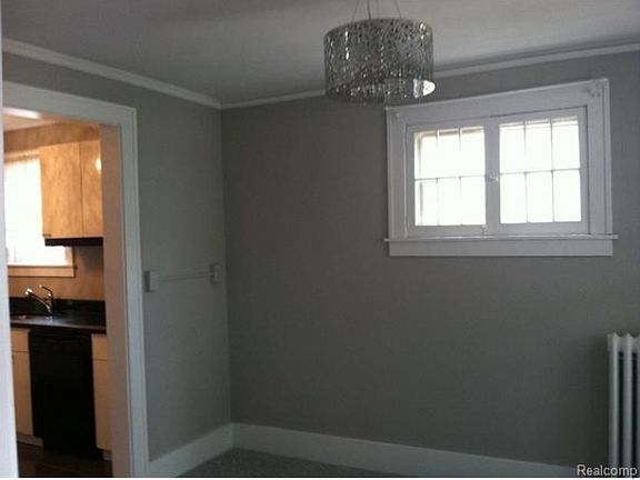 4th image of 315 W 6th St APT 2