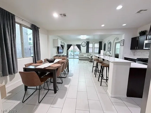 4 bed, 3.5 bath, 2231 sqft, $2,550 — Photo 4