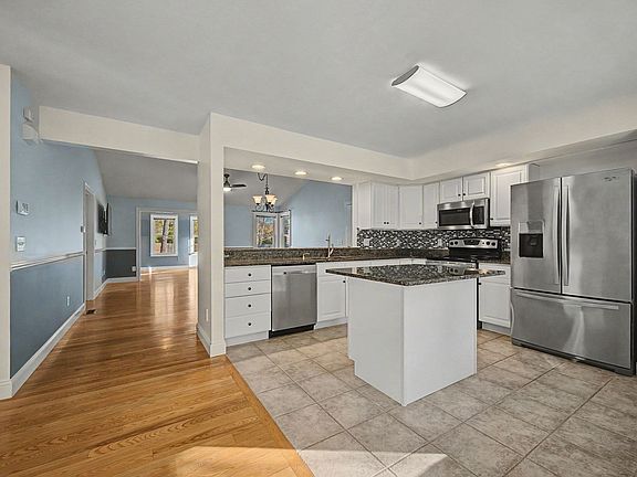 4th image of 22 Pomeroy Meadow Rd Unit 2