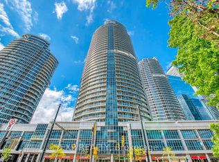 208 Queens Quay W #1213, Toronto, ON M5J2Y5
