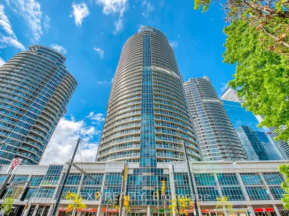 208 Queens Quay W #1213, Toronto, ON M5J 2Y5