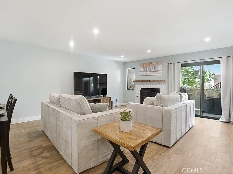 9960 Owensmouth Ave — Photo 8