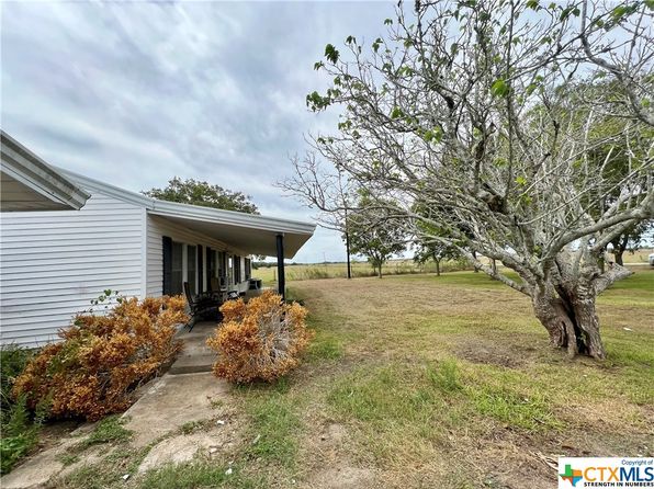 2220 King Fisher Drive, TX Waterfront Estate Auction