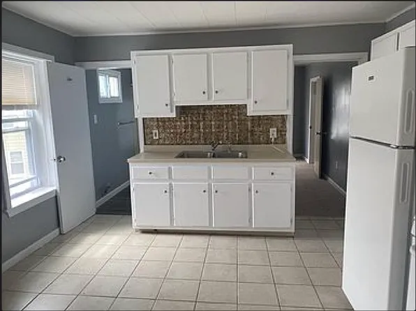 93 Whipple St #3, Lowell, MA 01852
