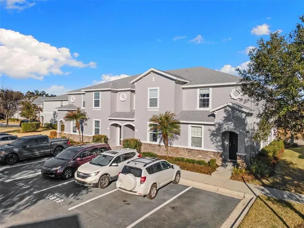1919 Greenwood Valley Dr, Plant City, FL 33563