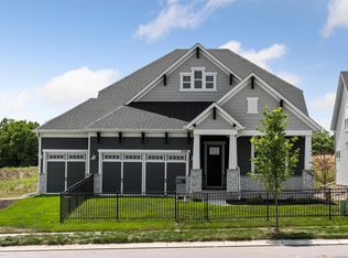 938 Goldfinch St, Chaska, MN 55318