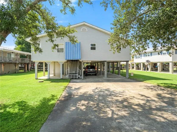 32806 Cypress Dr, Springfield, LA 70462