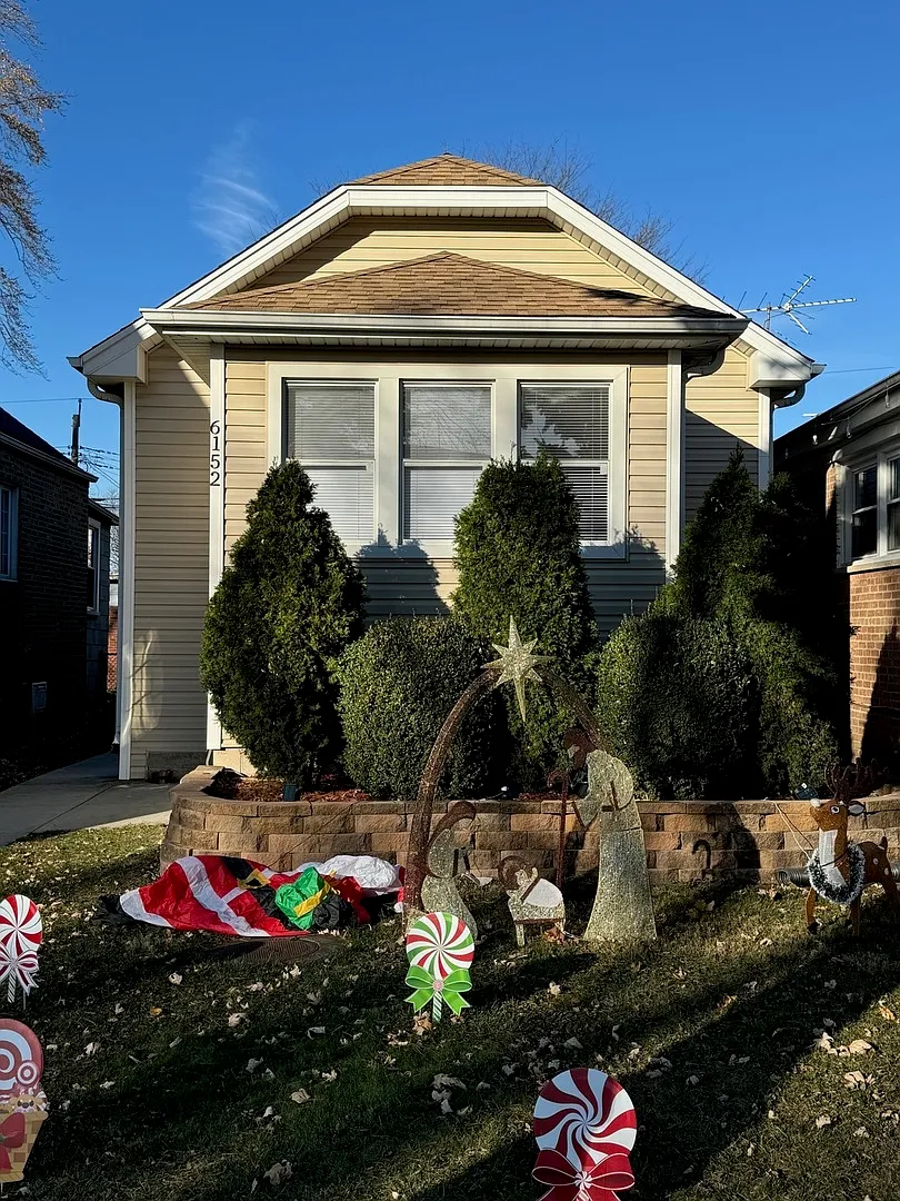 6152 W Barry Ave photo 1