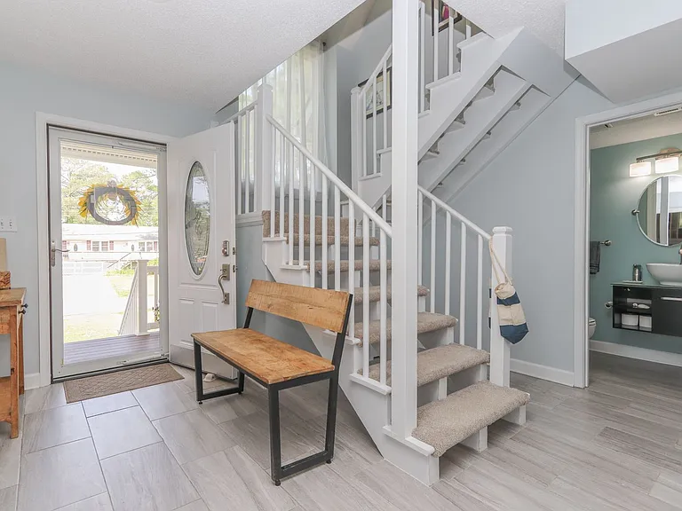 20B Freeman Dr — Photo 7