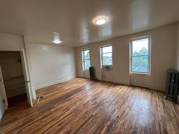 5th image of 218-73 Hempstead Ave #3F