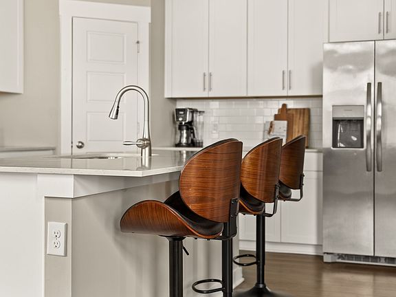5th image of 660 Trevino Way
