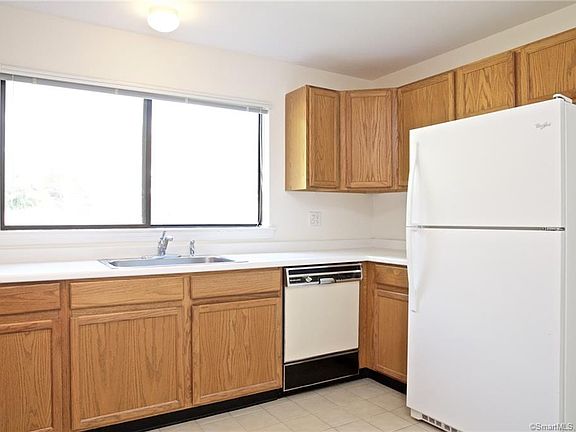 5th image of 198 Gillies Ln Unit 198