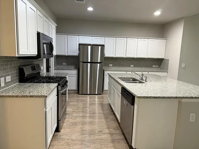 2205 Bettylou Ln — Photo 5