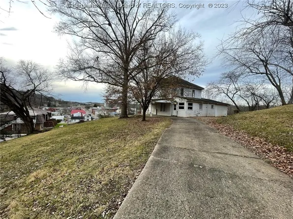 102 Highlawn Dr, Ripley, WV 25271