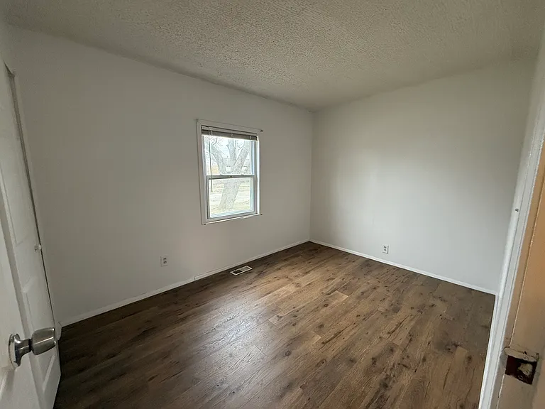 3626 Harriet St — Photo 10