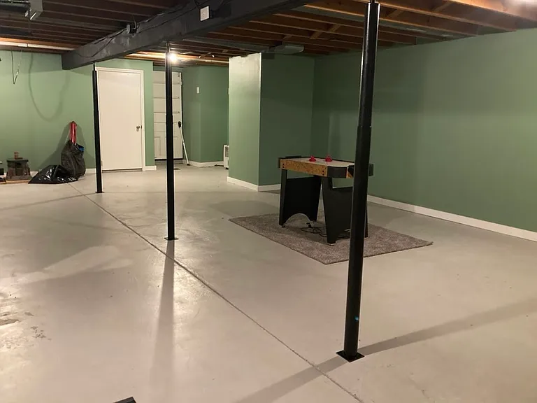 513 E Silver St — Photo 23