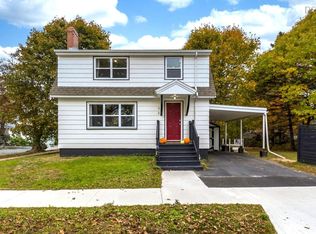 33 Pinehill Rd, Dartmouth, NS B3A 2G2