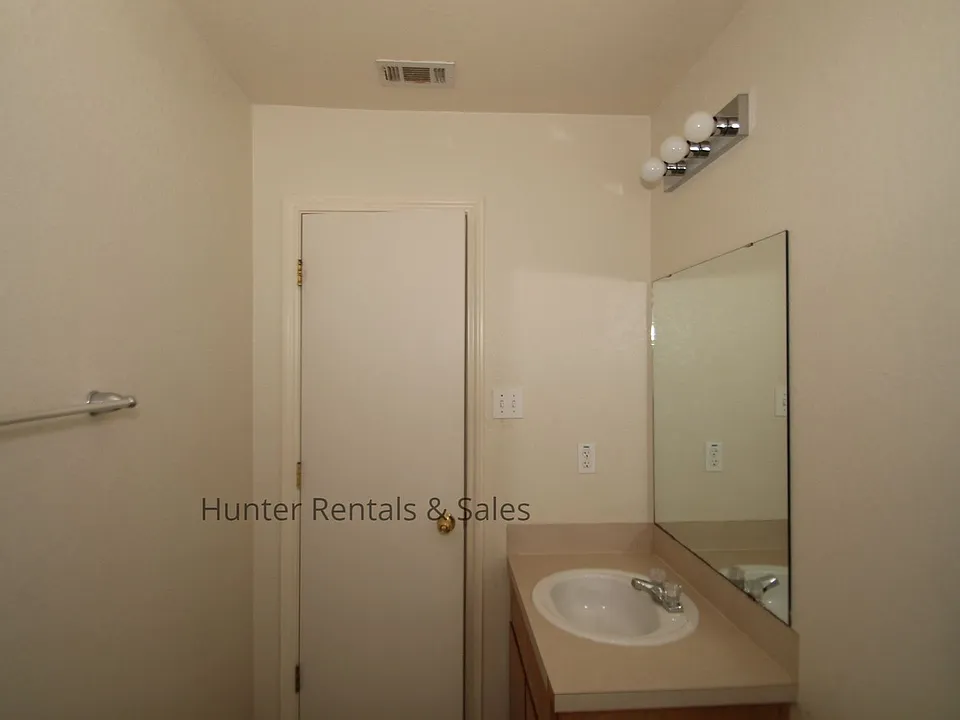 313A S 42nd St