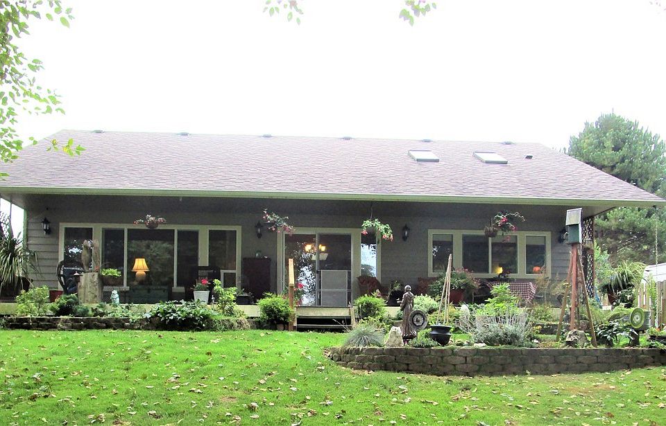 1st image of 689 Island Cir SE