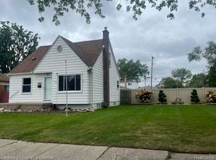 5815 Whitefield St, Dearborn Heights, MI 48127