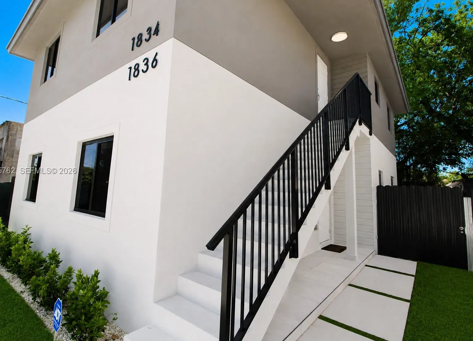 3 bed, 1000 sqft, $3,000 — Photo 1