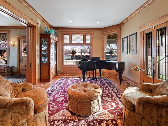 4th image of 624 Lathrop Ave