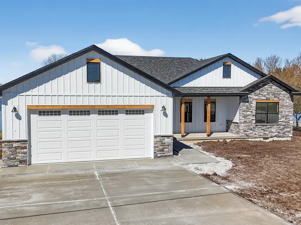 223 Crescent Dr, Lincoln, MO 65338