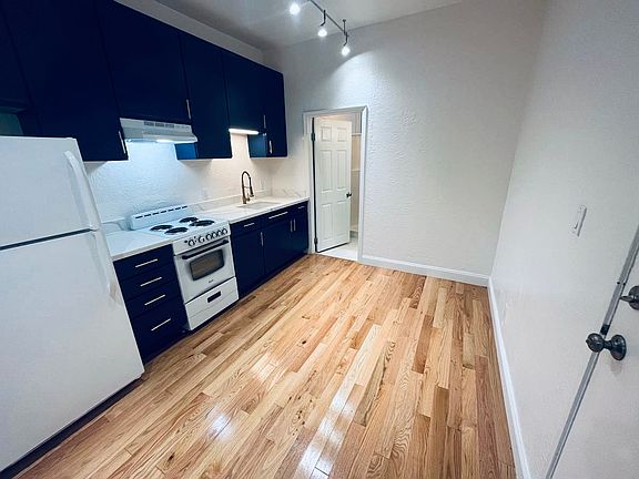 3rd image of 426 Broadway St #202
