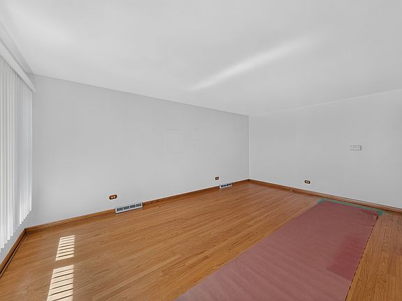 5th image of 3942 N Oconto Ave