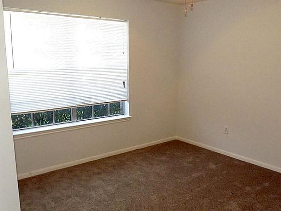 3rd image of 3022 Greenbriar Springs Dr