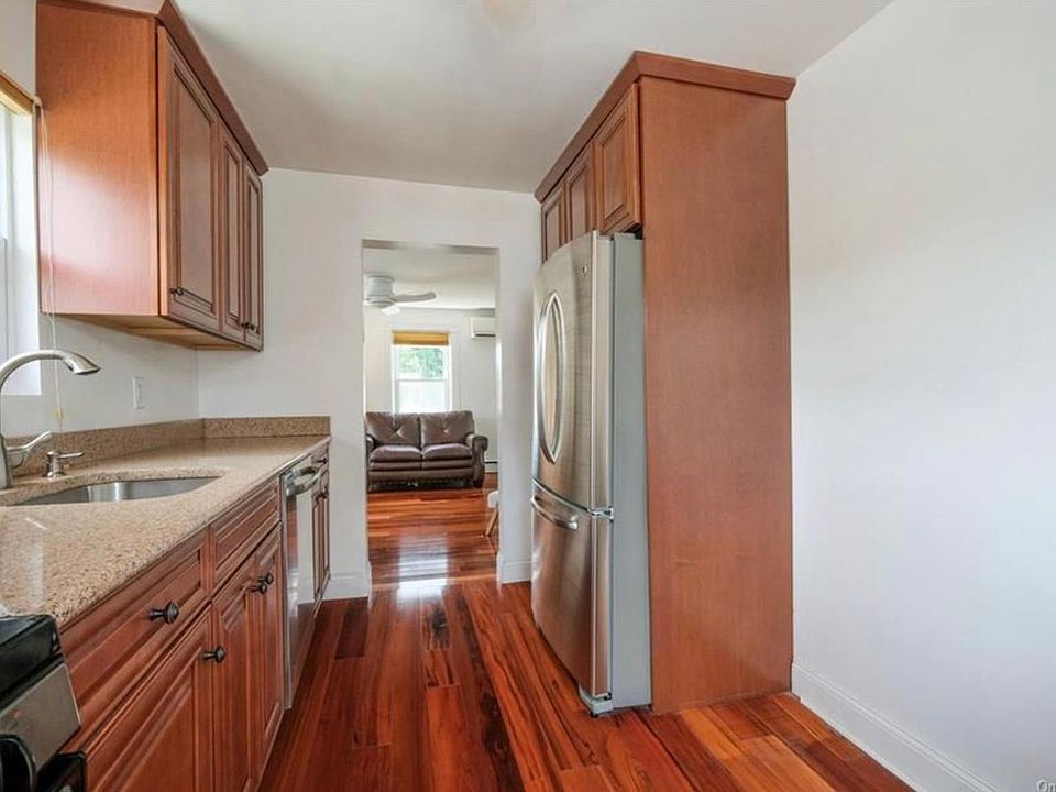 1st image of 8 King St Floor 2