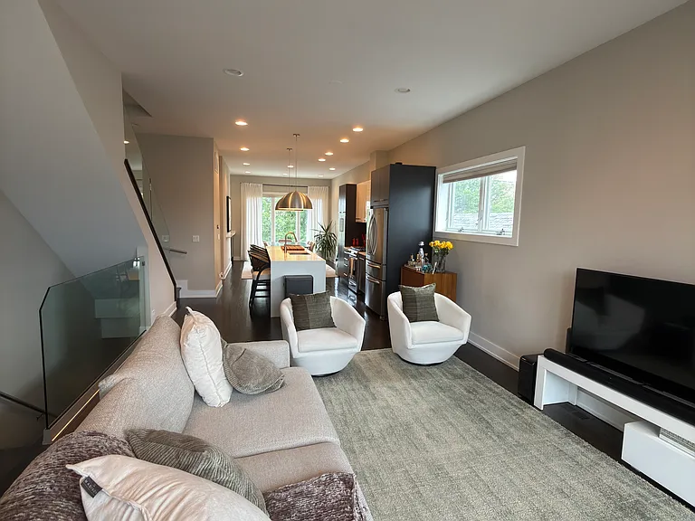 733 N Elizabeth St #2 — Photo 2