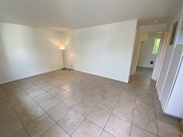 2005 NW Garfield Ave #2015 — Photo 10