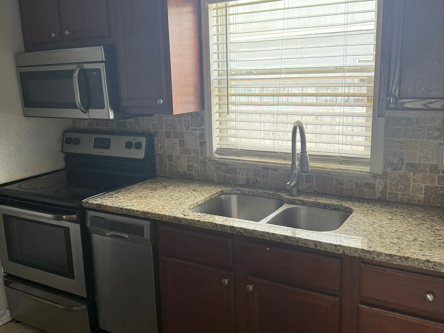2 bed, 1500 sqft, $1,795 — Photo 3