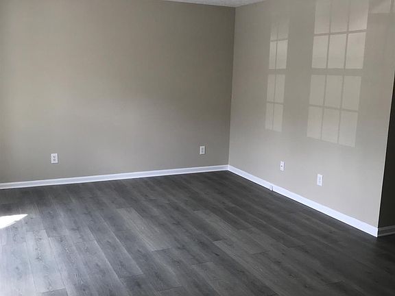 2nd image of 302 Goose Meadow Dr