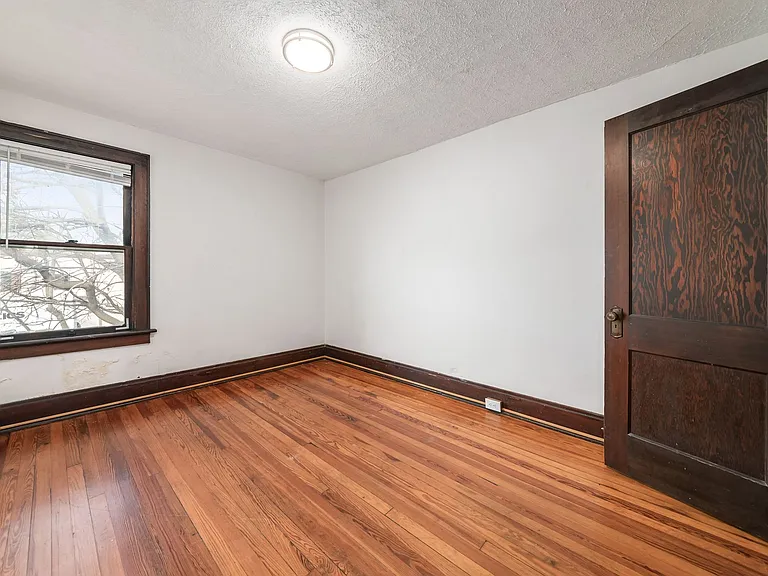 48 W Kossuth St — Photo 15