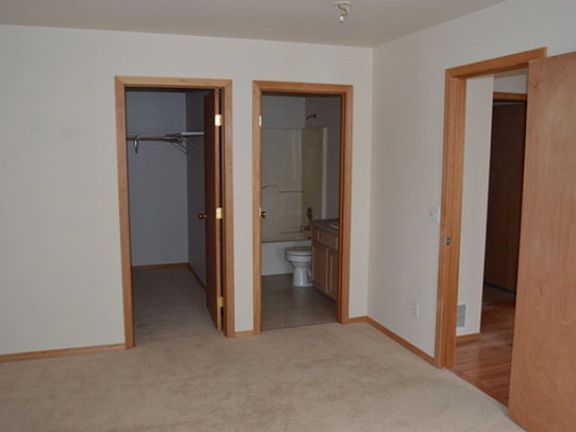 5th image of 229 NW Clay Ct
